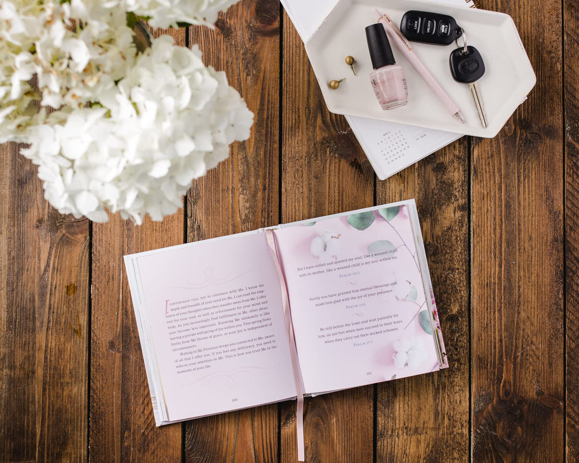 Jesus Calling for Moms, Padded Hardcover, with Full Scriptures: Devotions for Strength, Comfort, and Encouragement