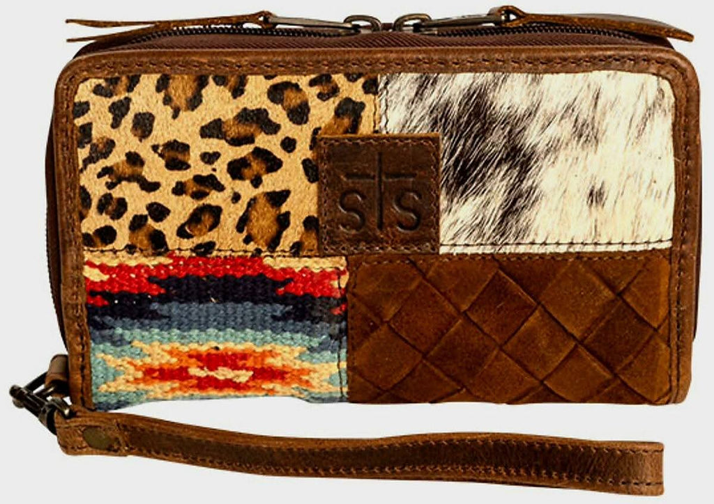 STS Ranchwear By Carroll Women's Chaynee Mountain Kacy Organizer Wristlet