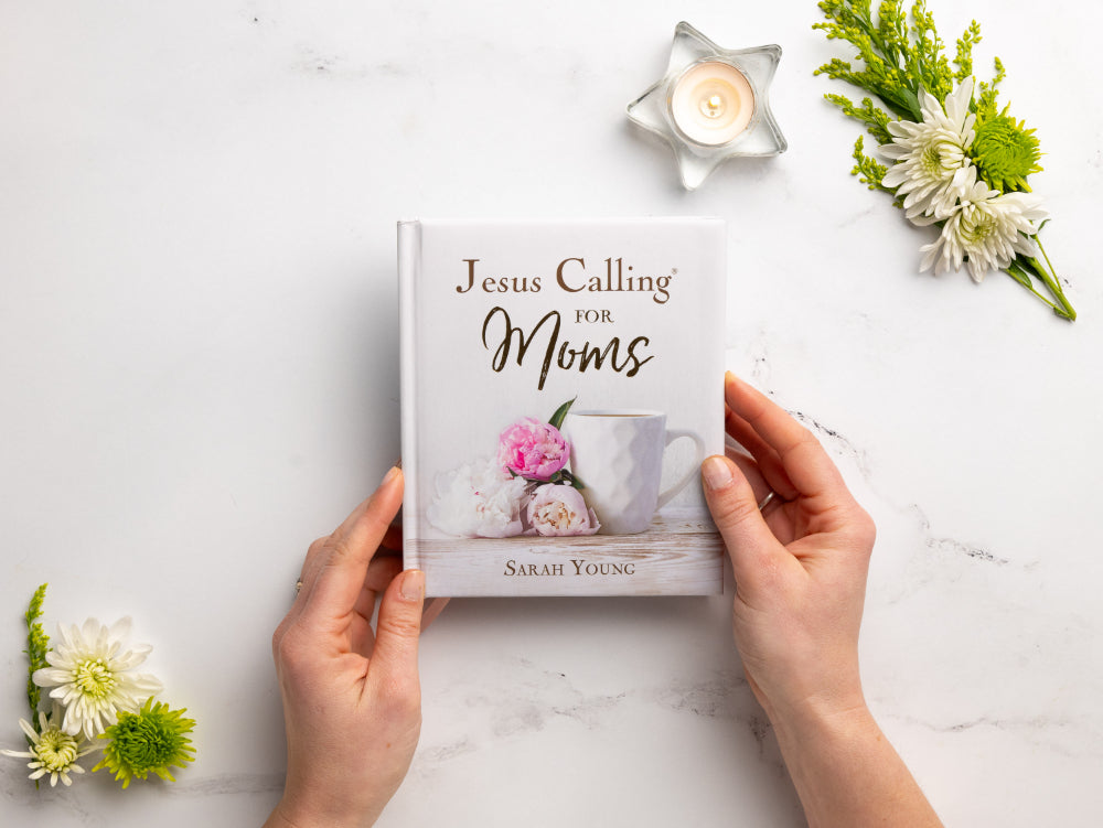 Jesus Calling for Moms, Padded Hardcover, with Full Scriptures: Devotions for Strength, Comfort, and Encouragement