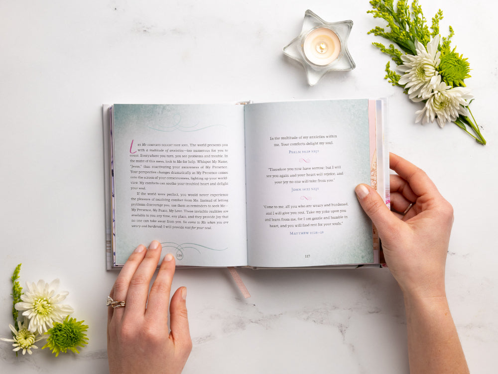 Jesus Calling for Moms, Padded Hardcover, with Full Scriptures: Devotions for Strength, Comfort, and Encouragement